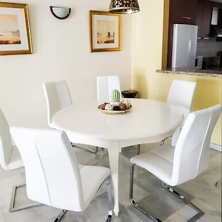 Homelystay-benalmadena, Puerto Marina Апартаменты